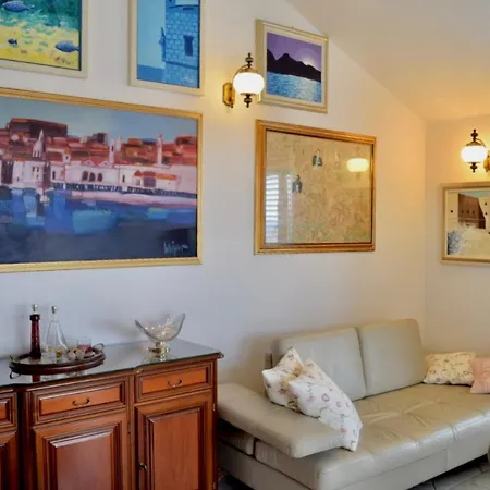 Apartment Rr