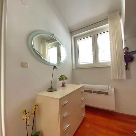 Rr Apartment *
